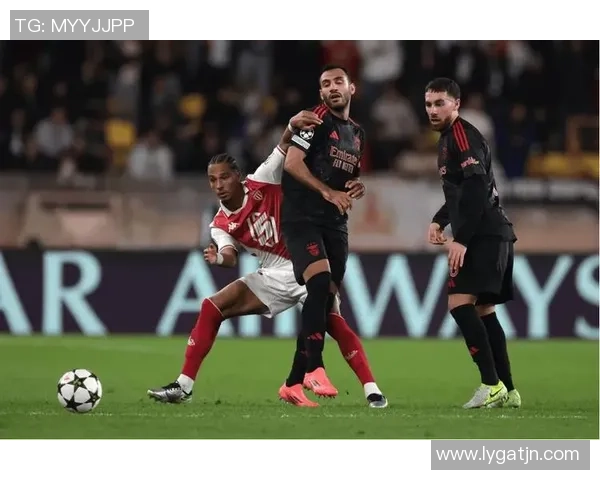 英超激战本菲卡与巴黎圣日耳曼鏖战至平局补时进球引爆全场激情