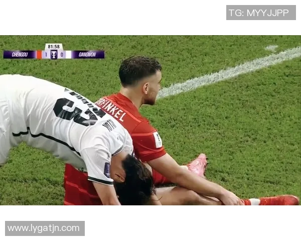 中超焦点战：AC米兰与国米激战成平局逆转瞬间引发全场热烈反响