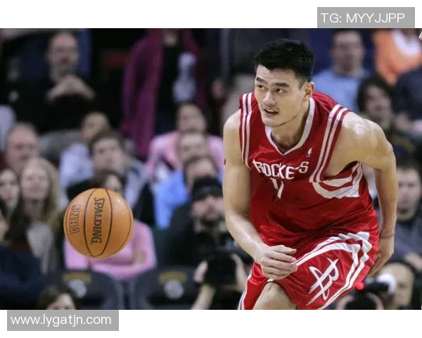 姚明携手皮毛品牌展现运动与时尚的完美结合引发热议