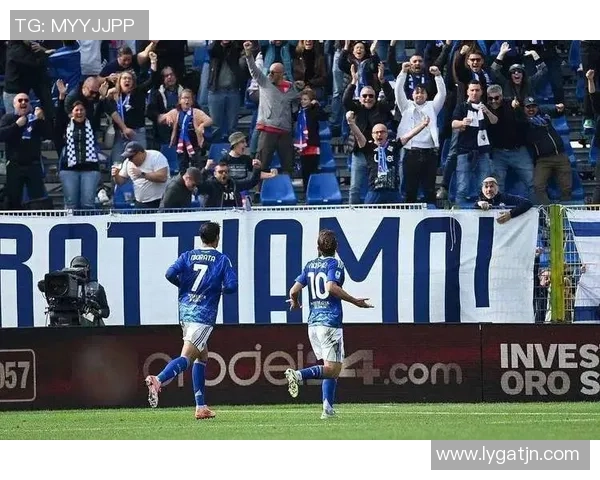 足总杯国米逆转里昂争议判罚引发全场热议与球迷怒火