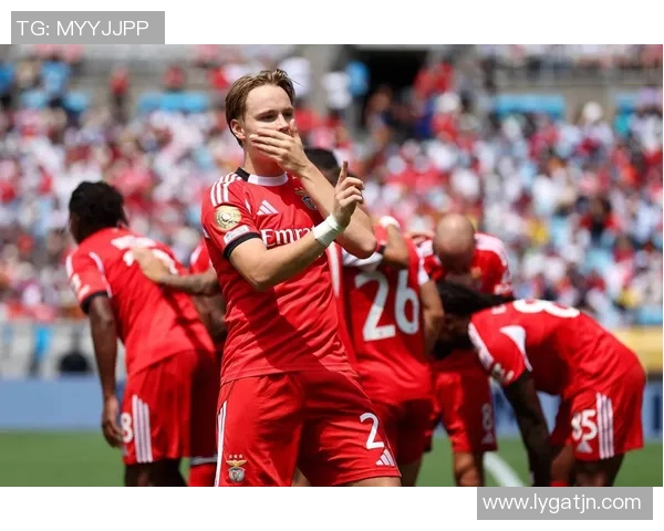 足总杯精彩对决拜仁狂胜切尔西四球引爆全场热情 足总杯精彩对决拜仁狂胜切尔西四球引爆全场热情