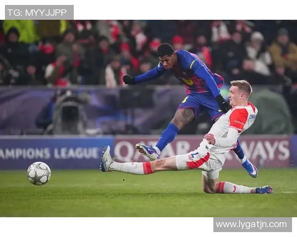 曼联友谊赛大胜巴萨五球狂潮神扑瞬间成全场焦点 曼联友谊赛大胜巴萨五球狂潮神扑瞬间成全场焦点