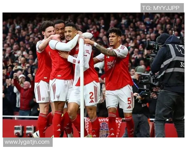 意甲激战波尔图与阿森纳握手言和乌龙球成比赛转折点引发热议 意甲激战波尔图与阿森纳握手言和乌龙球成比赛转折点引发热议